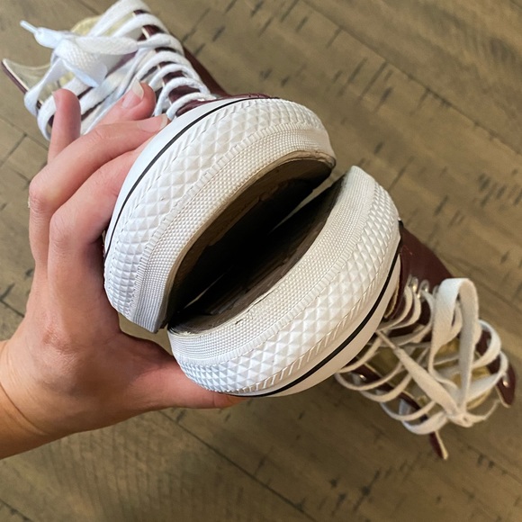 ⭐️ SOLD ⭐️ CONVERSE Leather Hi Top Sneakers M10 - Picture 9 of 10